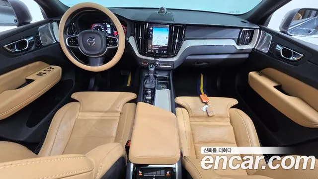 Volvo XC60 2020 thumb 7