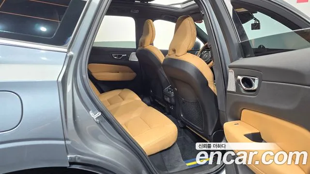 Volvo XC60 2020 thumb 11
