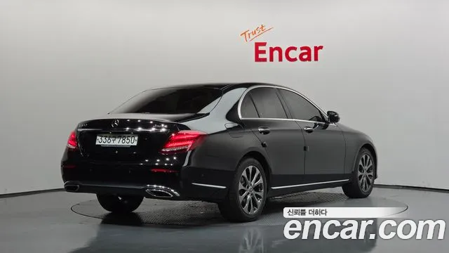 Mercedes-Benz E-Класс 2019 thumb 2