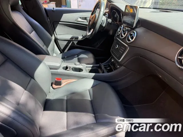 Mercedes-Benz CLA 2015 thumb 10