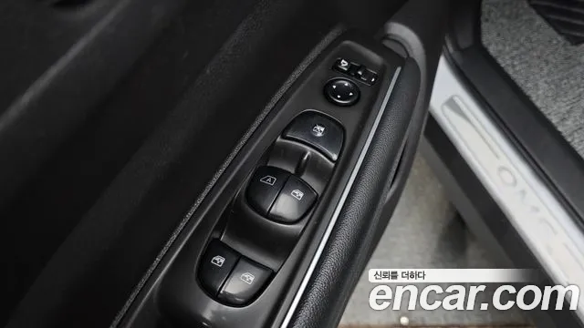 Renault-KoreaSamsung Koleos 2019 thumb 12