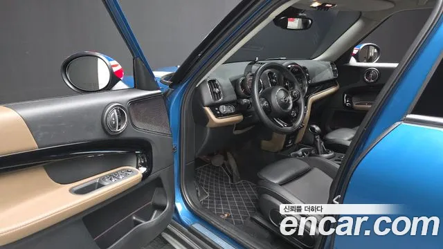 MINI Countryman 2018 thumb 10