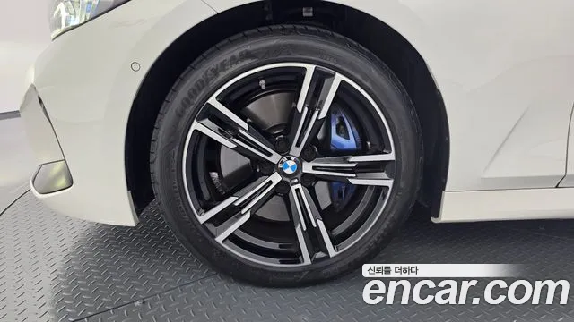 BMW 3-Series 2025 thumb 4