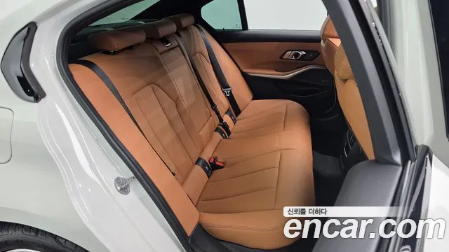 BMW 3-Series 2025 thumb 10