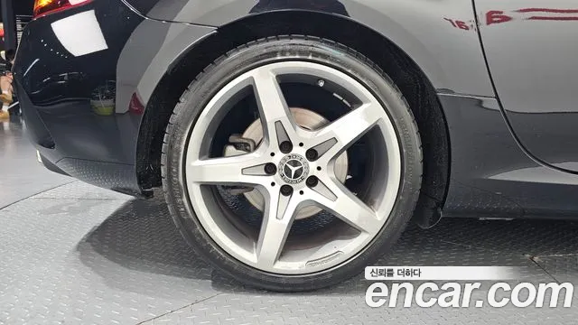 Mercedes-Benz SLC-Class 2019 thumb 4