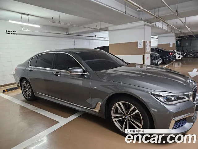 BMW 7-Series 2017 thumb 5