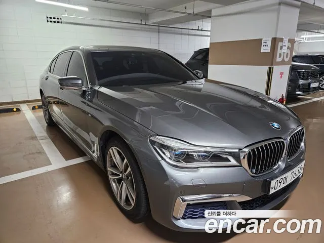 BMW 7-Series 2017 thumb 7
