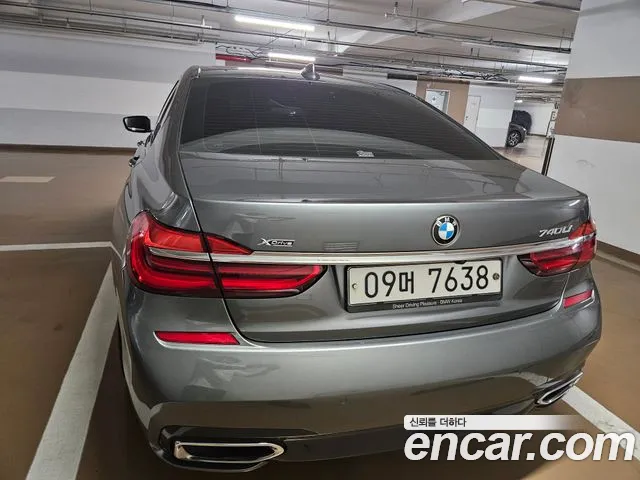 BMW 7-Series 2017 thumb 10