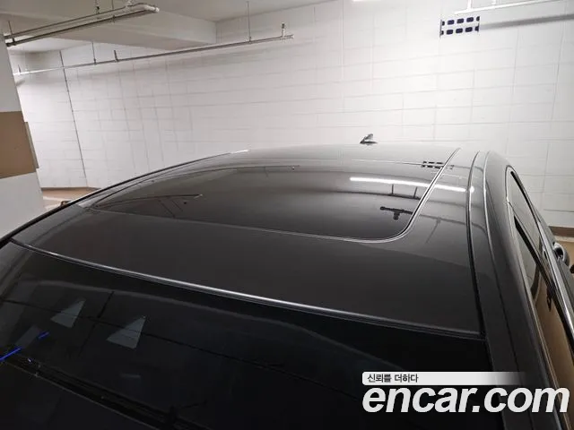 BMW 7-Series 2017 thumb 11