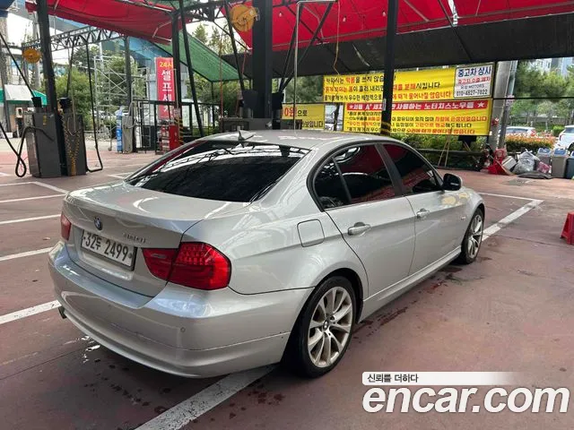 BMW 3-Series 2010 thumb 3