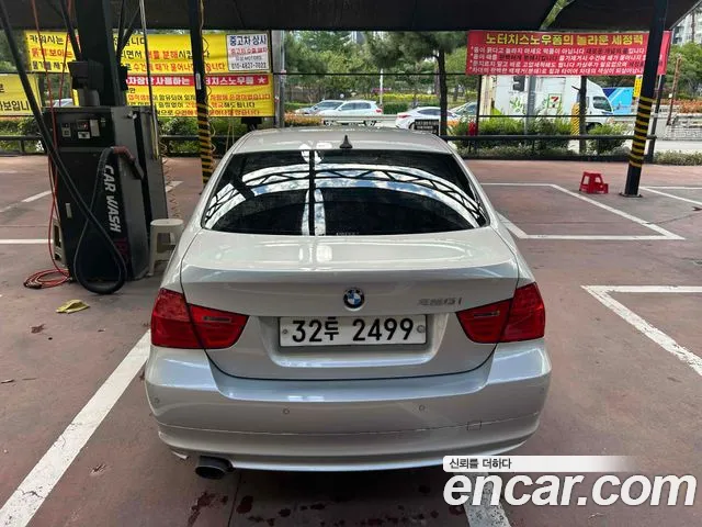 BMW 3-Series 2010 thumb 4
