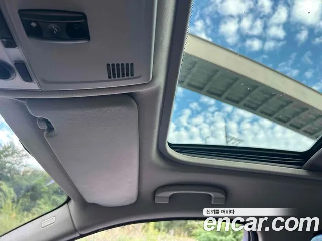 BMW 3-Series 2010 thumb 9