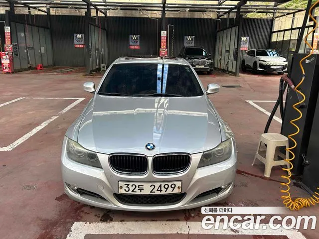 BMW 3-Series 2010 thumb 11