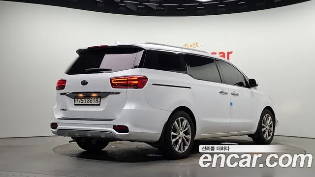 Kia Carnival 2019 thumb 2