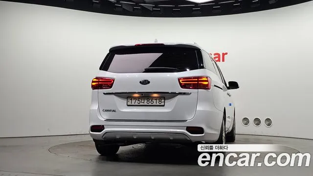 Kia Carnival 2019 thumb 4