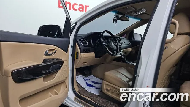Kia Carnival 2019 thumb 10