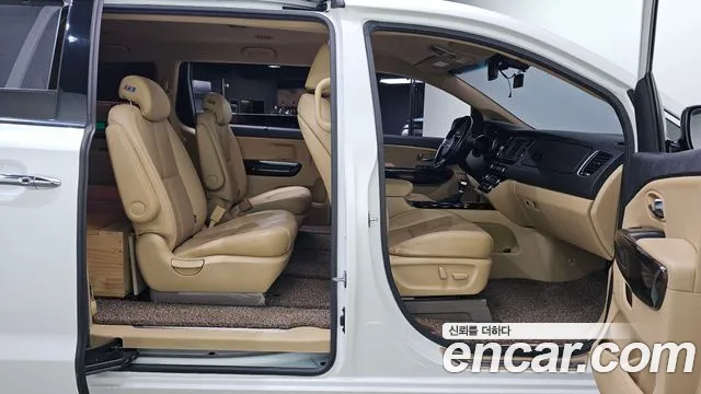 Kia Carnival 2019 thumb 12