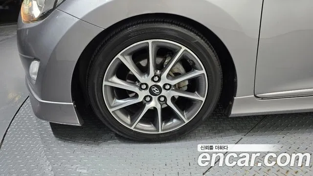 Hyundai Avante 2010 thumb 5