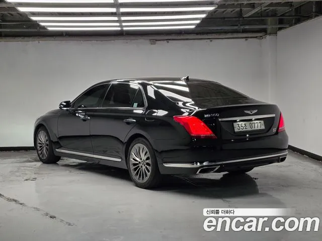 Genesis G90 2016 thumb 2