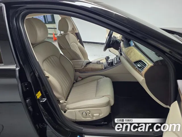 Genesis G90 2016 thumb 10