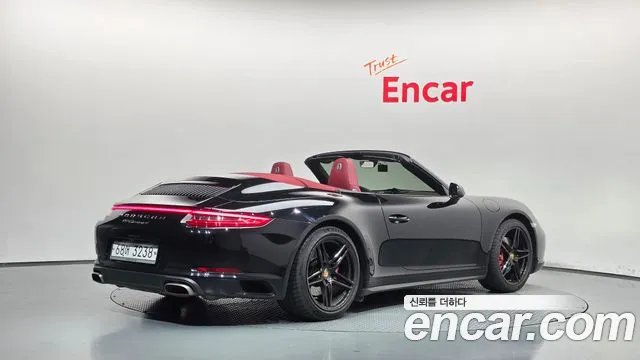Porsche 911 2018 thumb 2