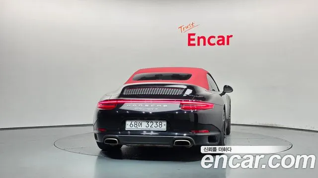 Porsche 911 2018 thumb 4