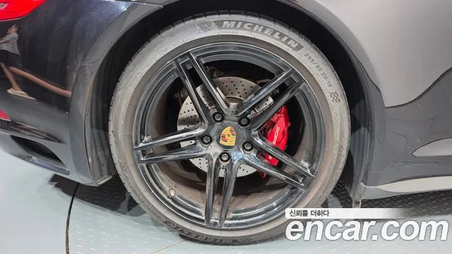 Porsche 911 2018 thumb 5