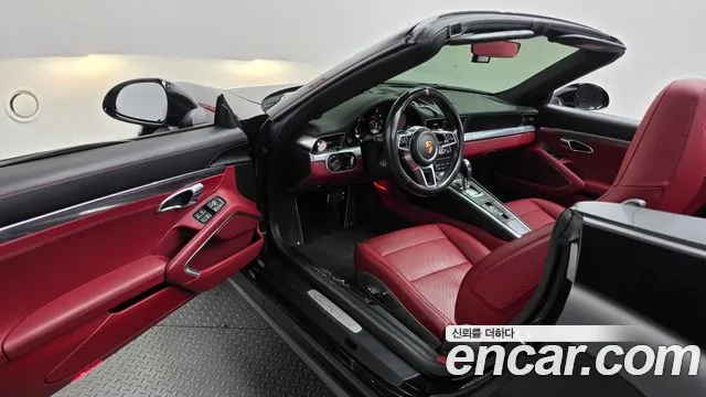 Porsche 911 2018 thumb 10