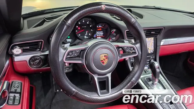 Porsche 911 2018 thumb 12