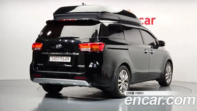 Kia Carnival 2016 thumb 2