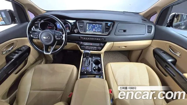 Kia Carnival 2016 thumb 7