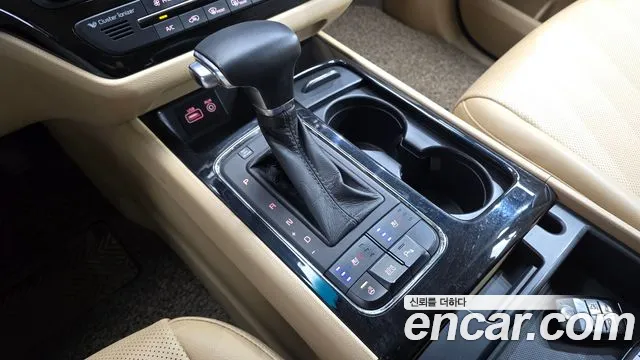 Kia Carnival 2016 thumb 9
