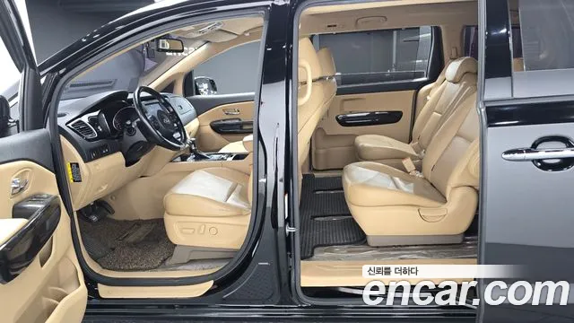 Kia Carnival 2016 thumb 11