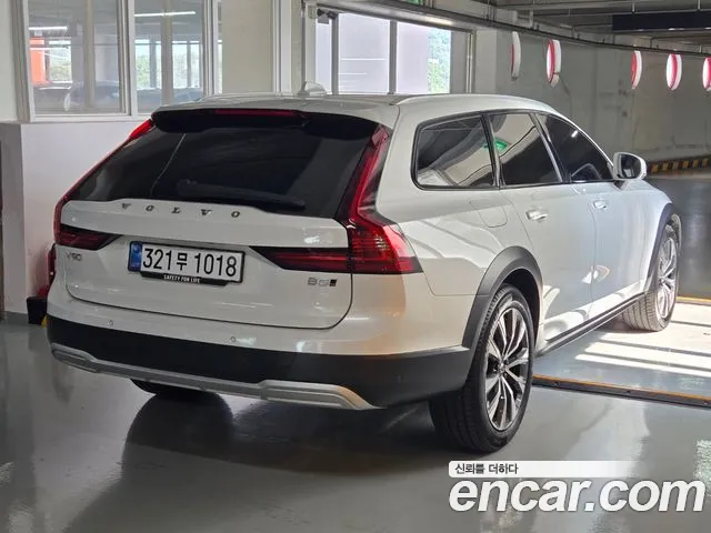 Volvo V90 2025 thumb 2