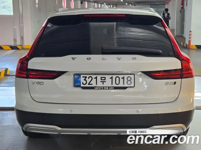 Volvo V90 2025 thumb 4