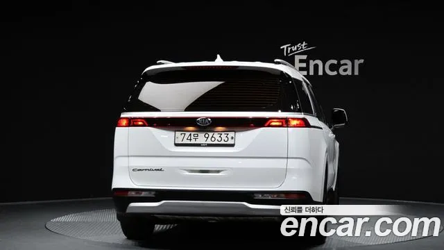 Kia Carnival 2021 thumb 4