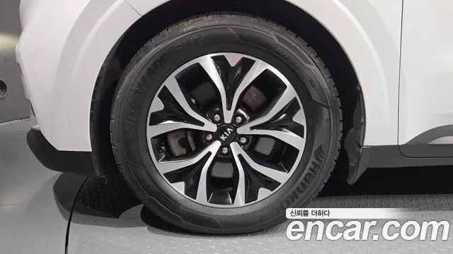 Kia Carnival 2021 thumb 5
