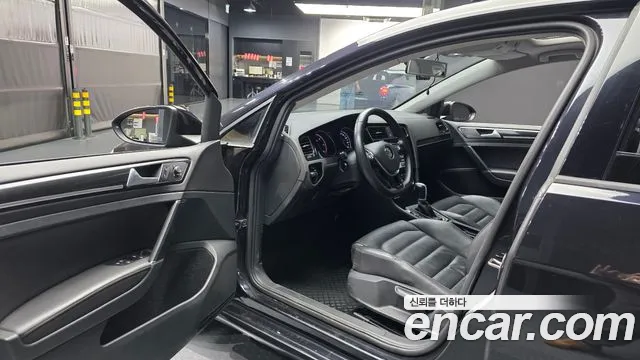Volkswagen Golf Sportsvan 2015 thumb 9