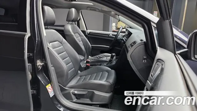 Volkswagen Golf Sportsvan 2015 thumb 10