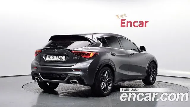 Infiniti Q30 2017 thumb 2