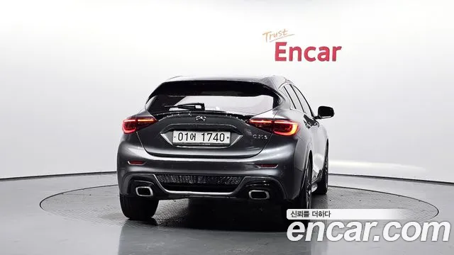 Infiniti Q30 2017 thumb 4