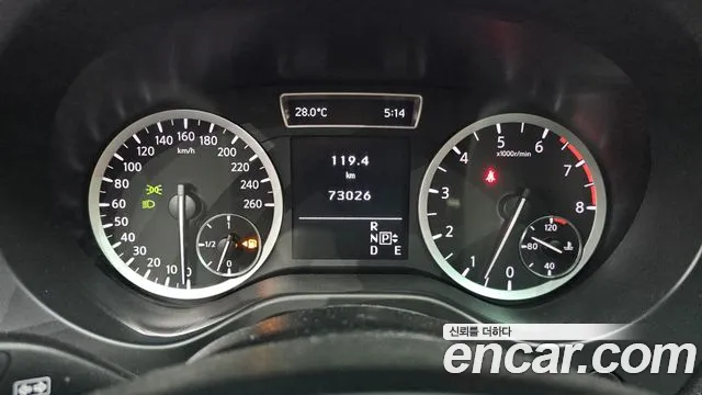 Infiniti Q30 2017 thumb 8