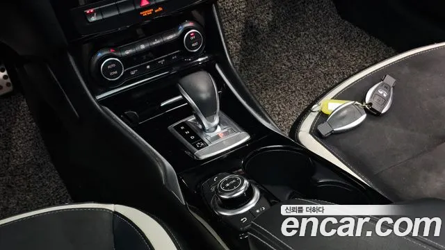 Infiniti Q30 2017 thumb 9