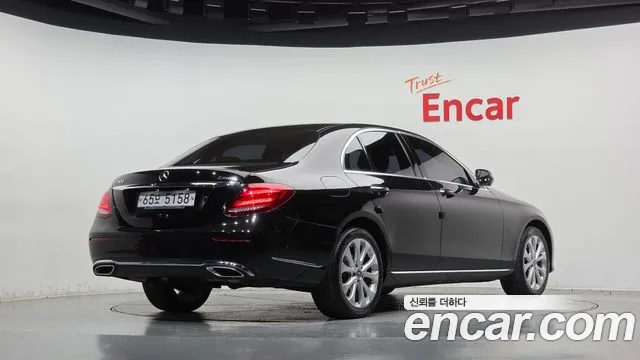 Mercedes-Benz E-Класс 2017 thumb 2