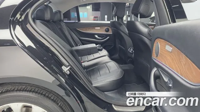 Mercedes-Benz E-Класс 2017 thumb 12