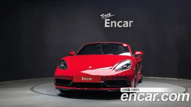 Porsche Cayman 2018 thumb 3