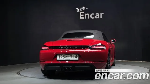 Porsche Cayman 2018 thumb 4