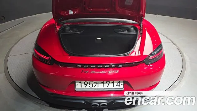 Porsche Cayman 2018 thumb 6