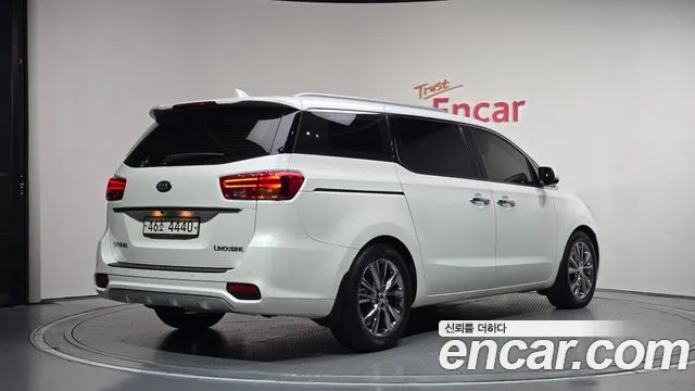 Kia Carnival 2018 thumb 2