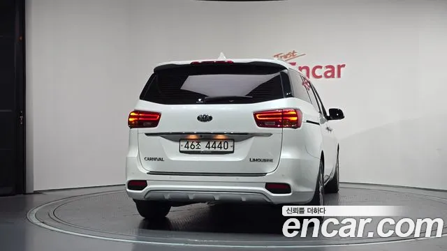 Kia Carnival 2018 thumb 4